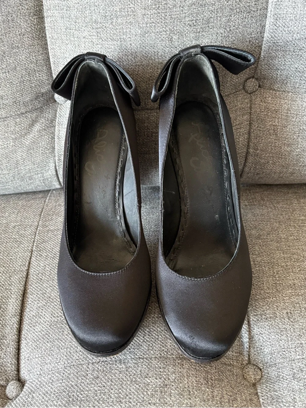 Alice + Olivia Black Satin Bow Pumps Heels Cone Heel Round Toe Size 7